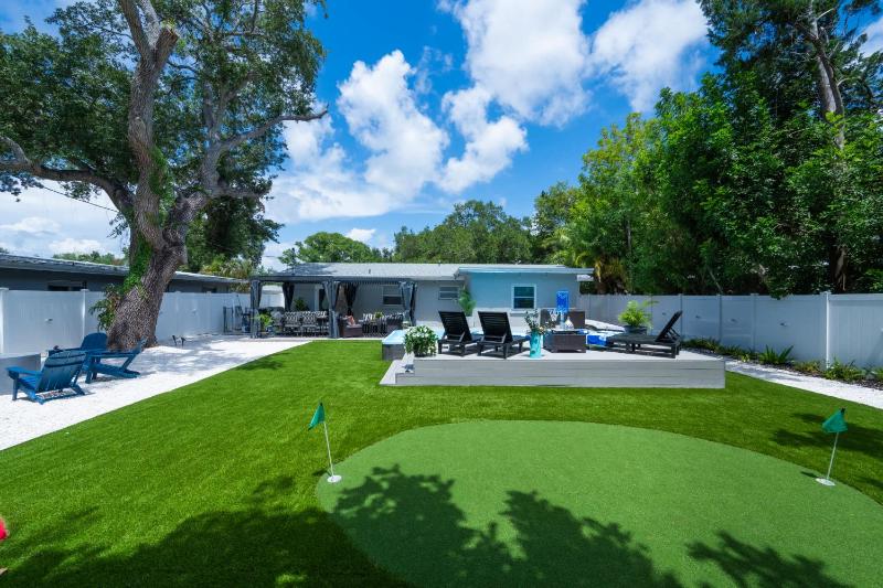 Charlotte Ave Coastal Retreat Private Pool Fire Pit & Backyard Lounge - image 13