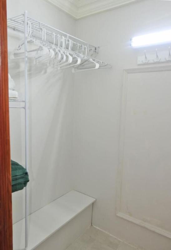 Modern 1 Bed Condo with Pool in Holetown - image 4
