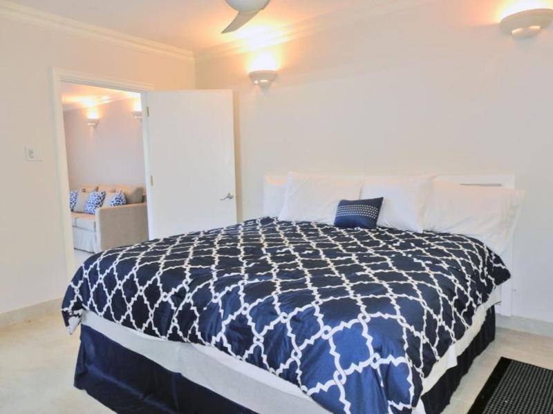 Modern 1 Bed Condo with Pool in Holetown - image 11