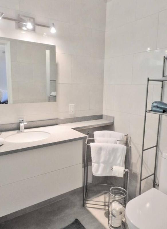 Modern 1 Bed Condo with Pool in Holetown - image 9