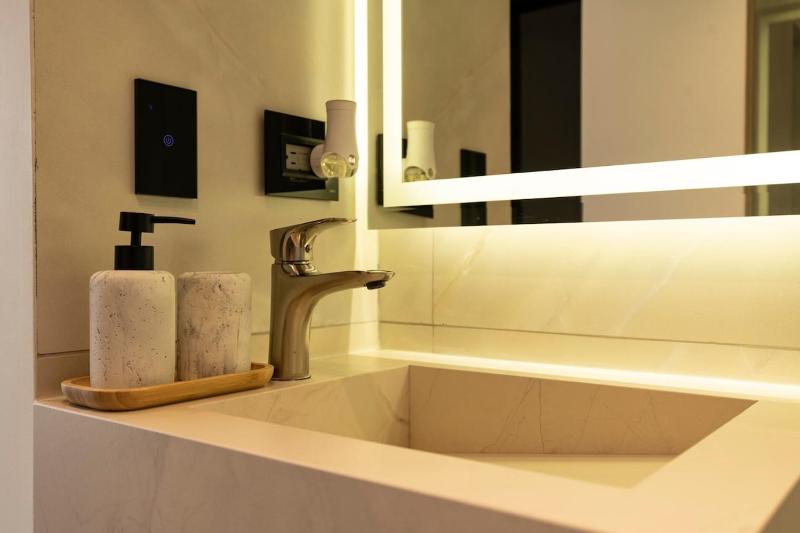 Modern Fully Equipped and Cozy Loft - image 8