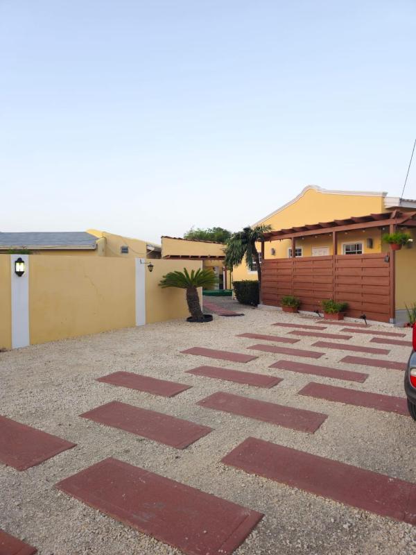 Villa Flores - Near Beach Tanki Leendert - image 37