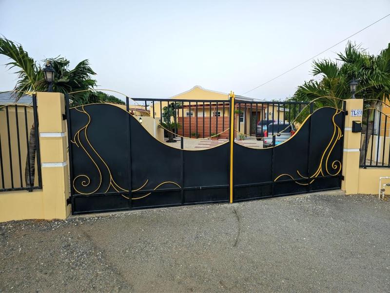 Villa Flores - Near Beach Tanki Leendert - image 23