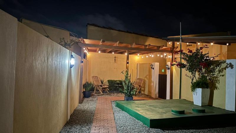 Villa Flores - Near Beach Tanki Leendert - image 12