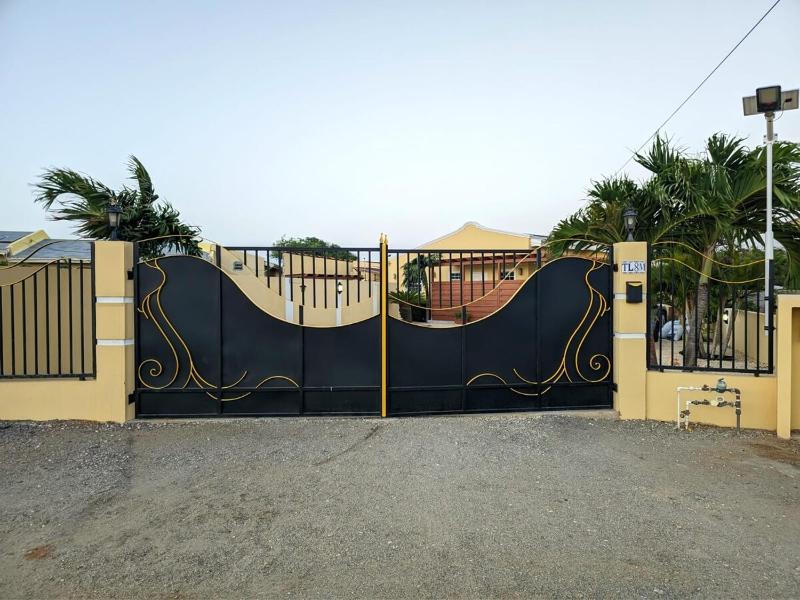 Villa Flores - Near Beach Tanki Leendert - image 17