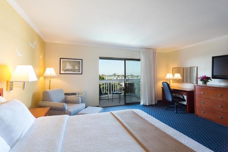 Deluxe King Room image 4