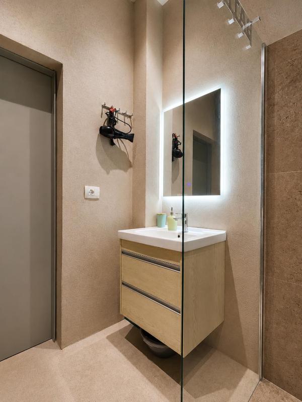 Golden Pine Retreat - Beachfront Apartment - image 3