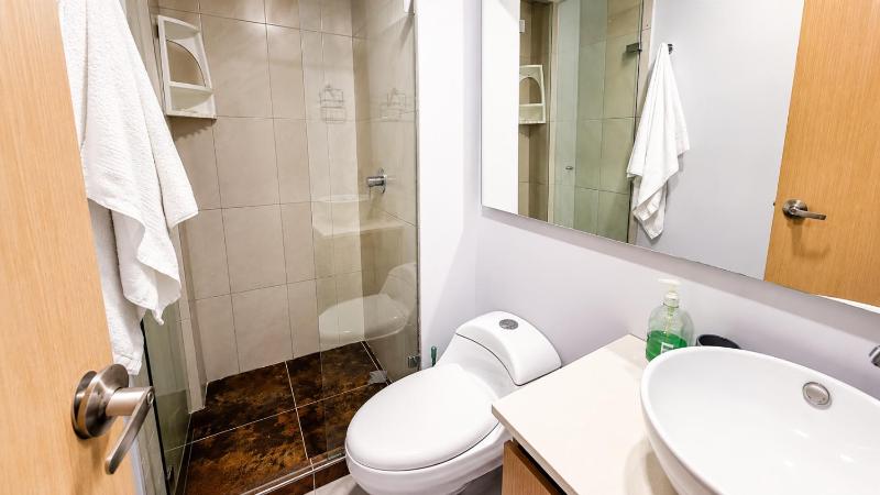 Cold AC fast Wifi best Laureles location and rates - image 7