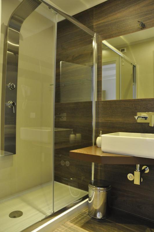Double Room with Balcony image 1