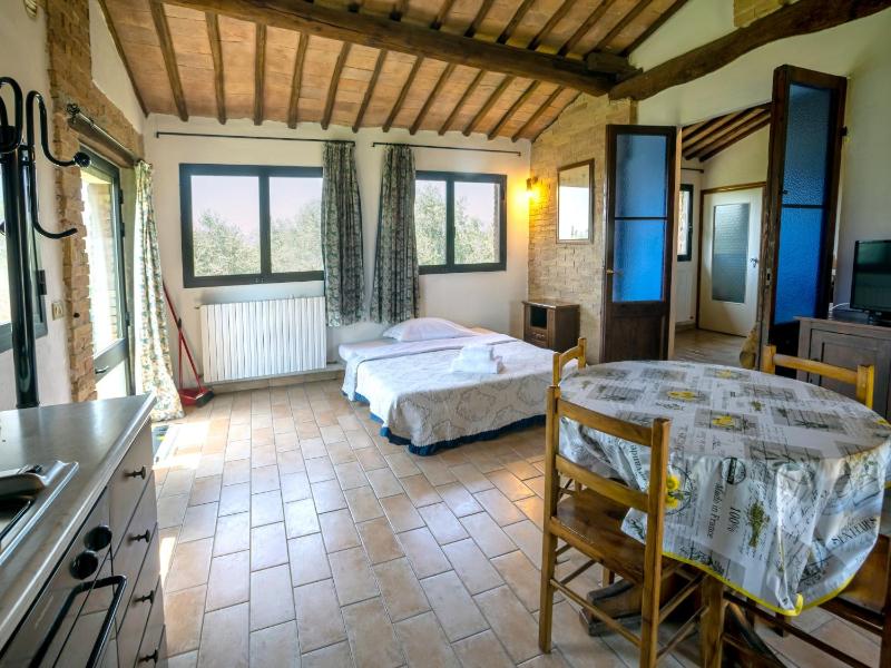 Siena Holiday Home with pool for 4 - image 12