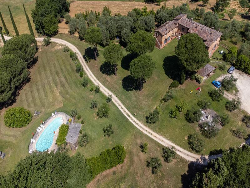 Siena Holiday Home with pool for 4 - image 17