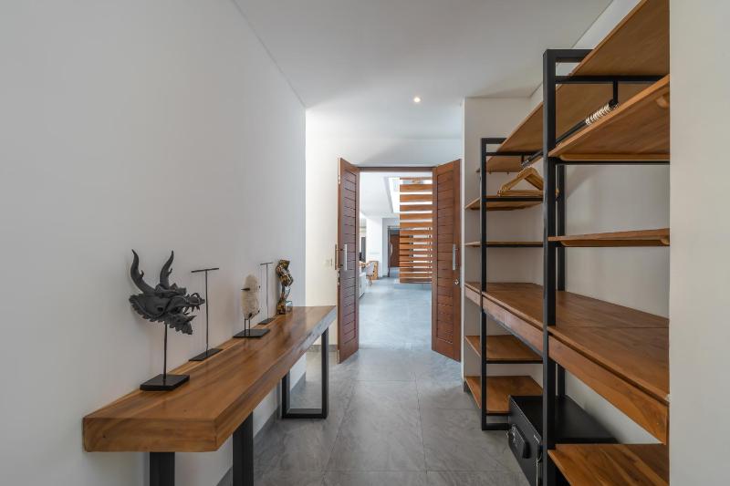 The Jendela House - Luxury 5BR Canggu Villa with Sauna Jacuzzi and Rooftop - image 36