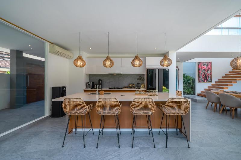 The Jendela House - Luxury 5BR Canggu Villa with Sauna Jacuzzi and Rooftop - image 38
