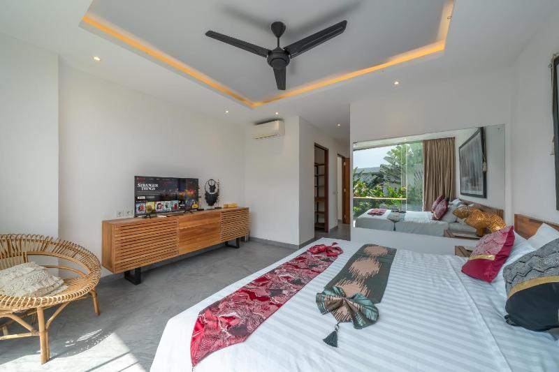The Jendela House - Luxury 5BR Canggu Villa with Sauna Jacuzzi and Rooftop - image 12