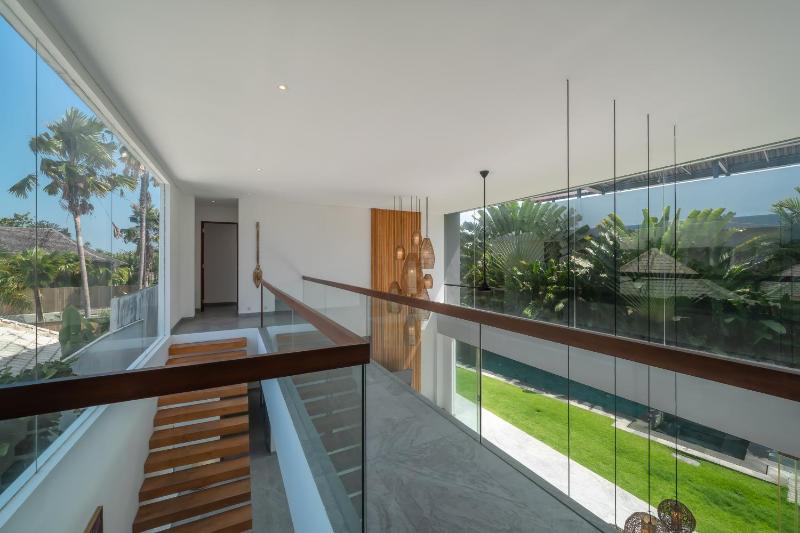 The Jendela House - Luxury 5BR Canggu Villa with Sauna Jacuzzi and Rooftop - image 11