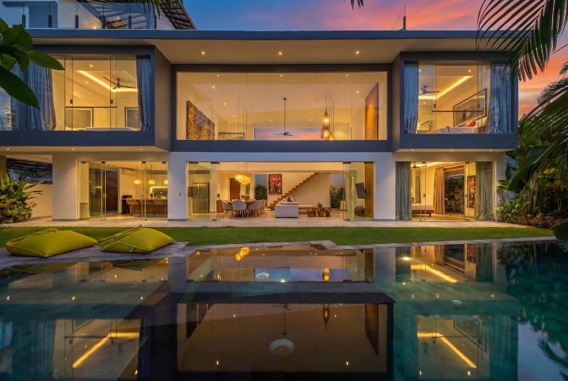 The Jendela House - Luxury 5BR Canggu Villa with Sauna Jacuzzi and Rooftop - image 46
