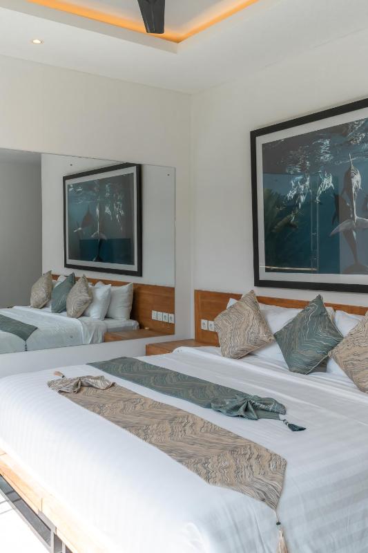 The Jendela House - Luxury 5BR Canggu Villa with Sauna Jacuzzi and Rooftop - image 17