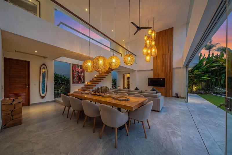 The Jendela House - Luxury 5BR Canggu Villa with Sauna Jacuzzi and Rooftop - image 6