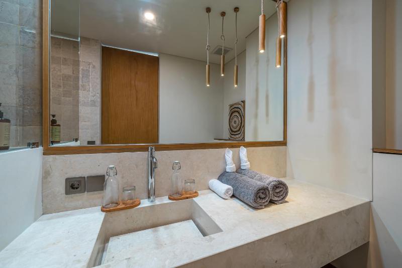 Villa Brisa - Luxury 3BR in Bingin Hills with BBQ & Ocean View - image 16