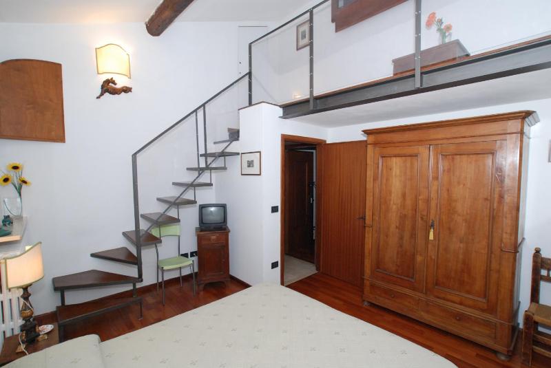 One-Bedroom Apartment image 4