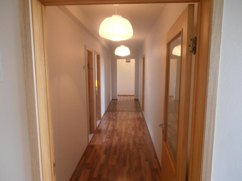 Standard Twin Room with Shared Bathroom image 2