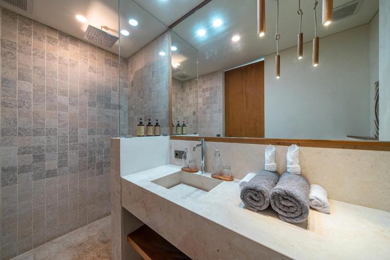 Villa Brisa - Luxury 3BR in Bingin Hills with BBQ & Ocean View - image 14