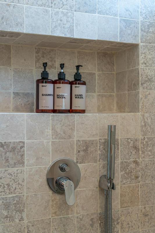 Villa Brisa - Luxury 3BR in Bingin Hills with BBQ & Ocean View - image 12