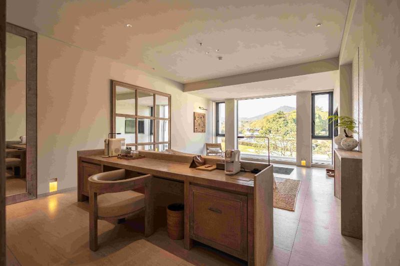 Nanjing Danxi · Zhenzhuquan Hot Springs Lakeside Mountain Lodge - image 5