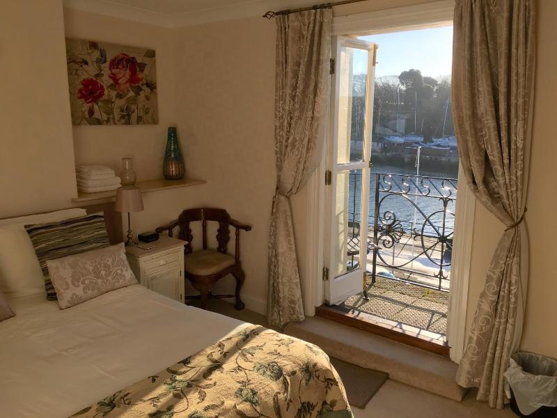 Double Room with Balcony and Harbour View image 3