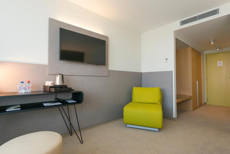 Superior Room with two single beds image 2