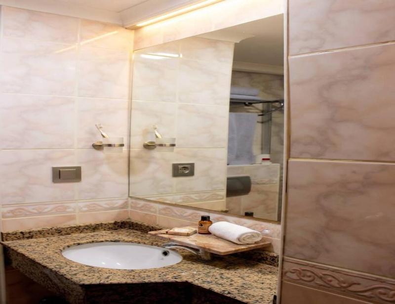 Hotel Buyuk Paris - image 10