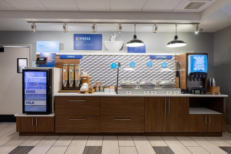 Holiday Inn Express Charleston US Highway 17 & I-526 By IHG - image 23
