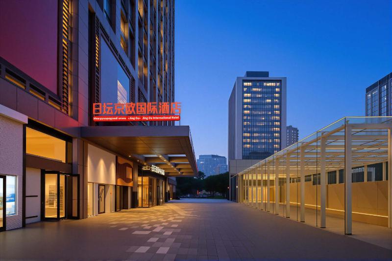 Beijing High-Rise Panoramic European International Mansion- Near Embassy District Forbidden City Temple of Heaven and Bar Street one-way PEK airport pick-up Express collection free laundry free coffee tourist ticket service - image 14