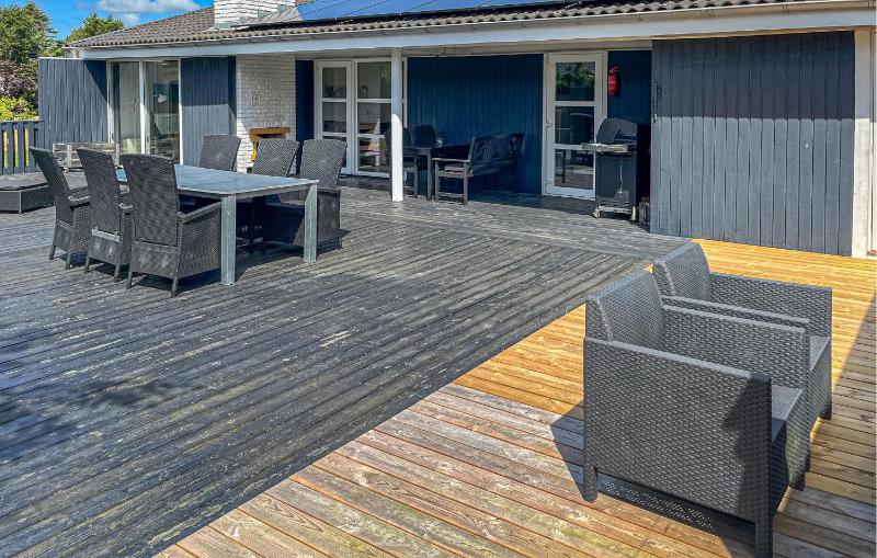 3 Bedroom Nice Home In Hals - image 12