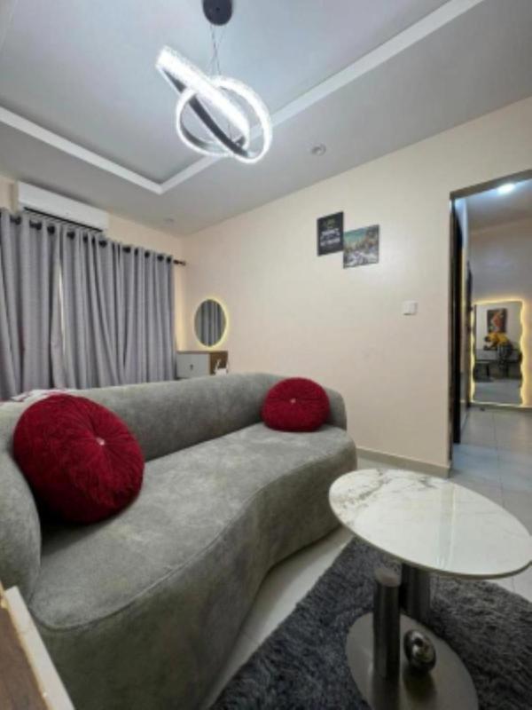 Pinecourt Luxury Studio Apartment - image 1