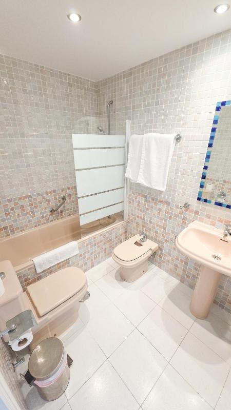 Playa Golf Apartamentos con Piscina - image 19
