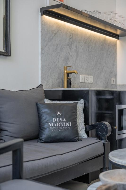 Villa Elysa - Romantic 1BR Retreat 2 Min to Berawa Beach - image 11