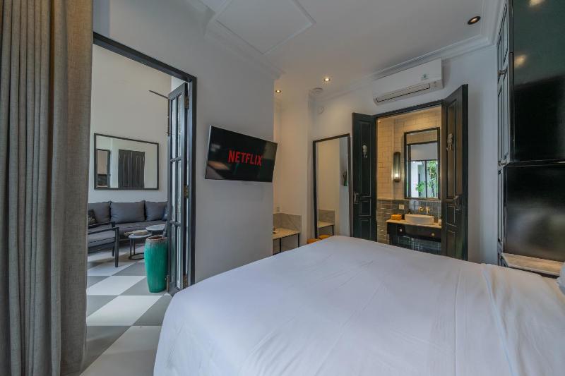 Villa Elysa - Romantic 1BR Retreat 2 Min to Berawa Beach - image 37