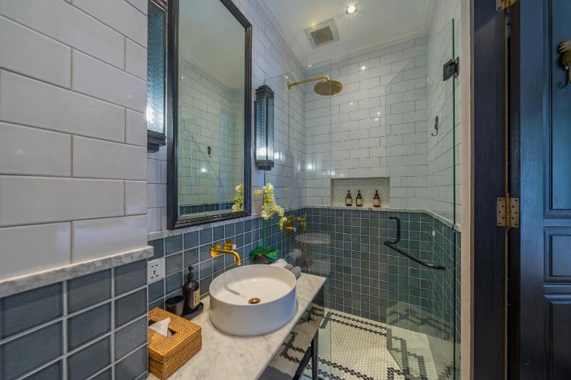 Villa Elysa - Romantic 1BR Retreat 2 Min to Berawa Beach - image 49