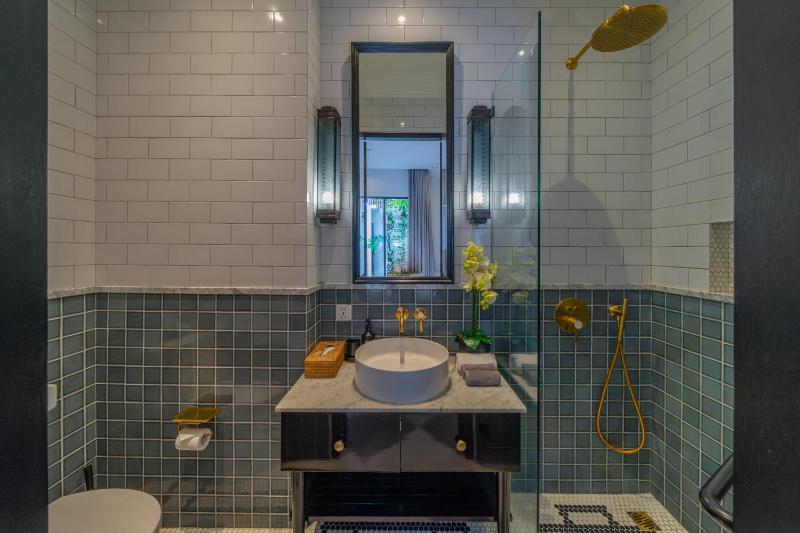 Villa Elysa - Romantic 1BR Retreat 2 Min to Berawa Beach - image 43