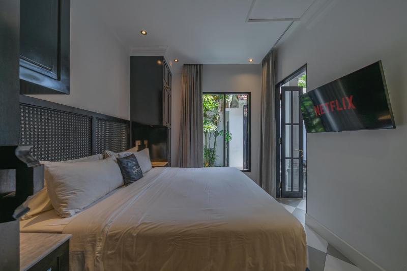 Villa Elysa - Romantic 1BR Retreat 2 Min to Berawa Beach - image 39