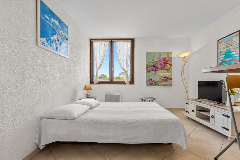 Studio Azur 303A by Sur la mer - image 2