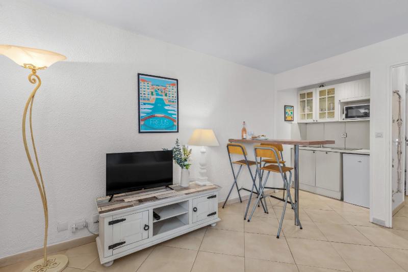 Studio Azur 303A by Sur la mer - image 7