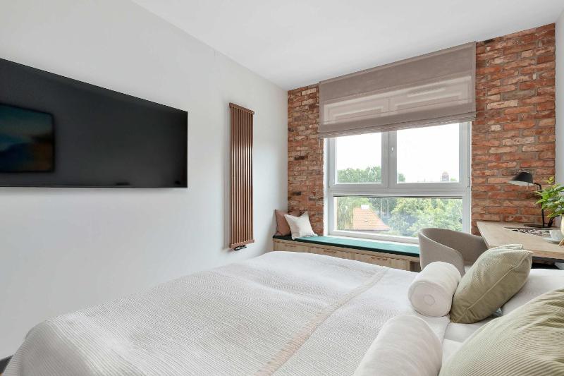 Designerski Apartament z Balkonem i Parkingiem Blisko Centrum by Renters Premium - image 8