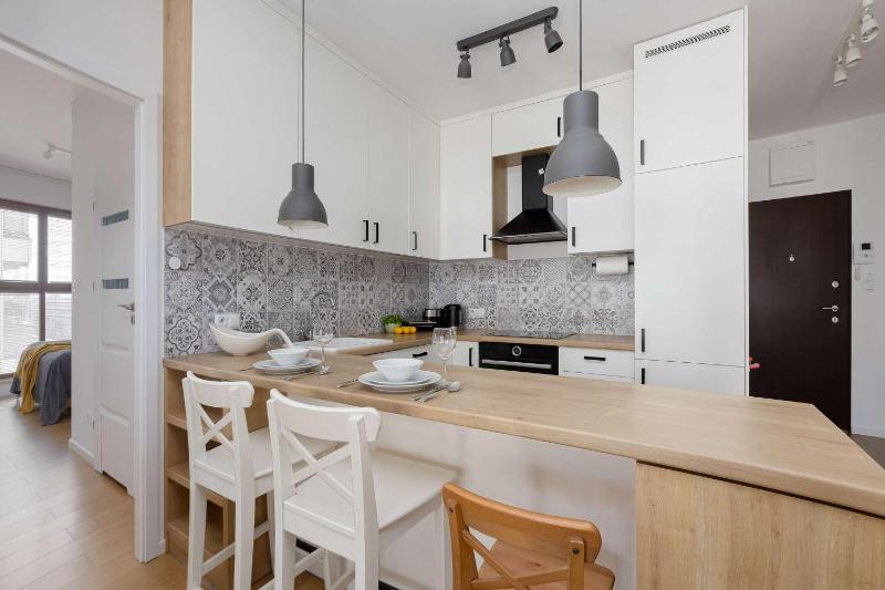 Unique Apartment for 6 People with Balcony & Parking by Noclegi Renters - image 7