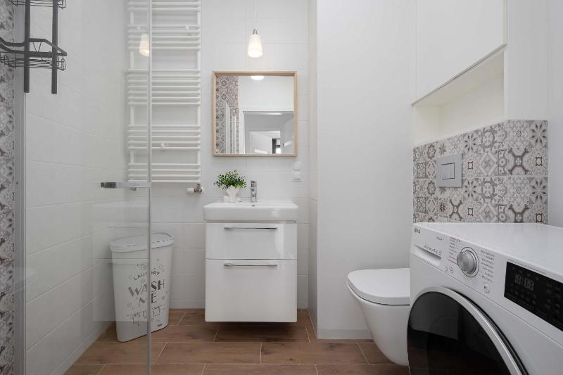 Unique Apartment for 6 People with Balcony & Parking by Noclegi Renters - image 14