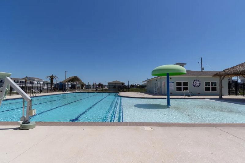LimeAid Pet-Friendly Jamaica Beach Retreat - image 12