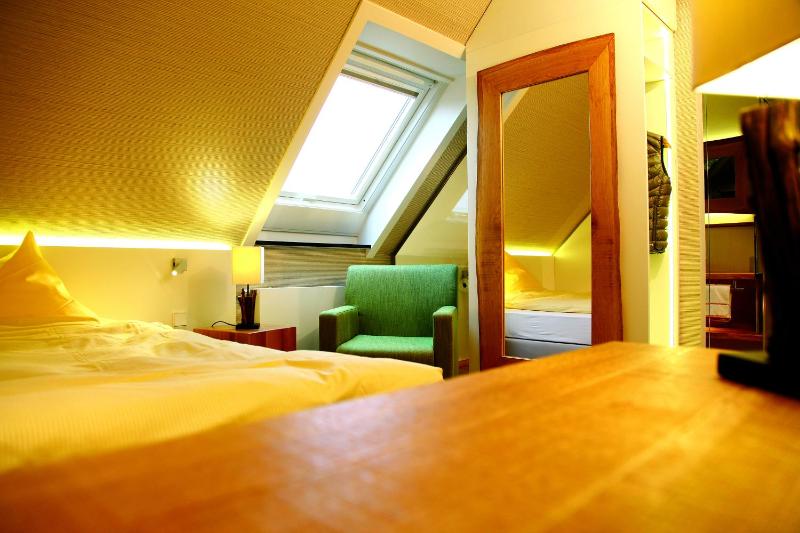 Small Double Room image 4