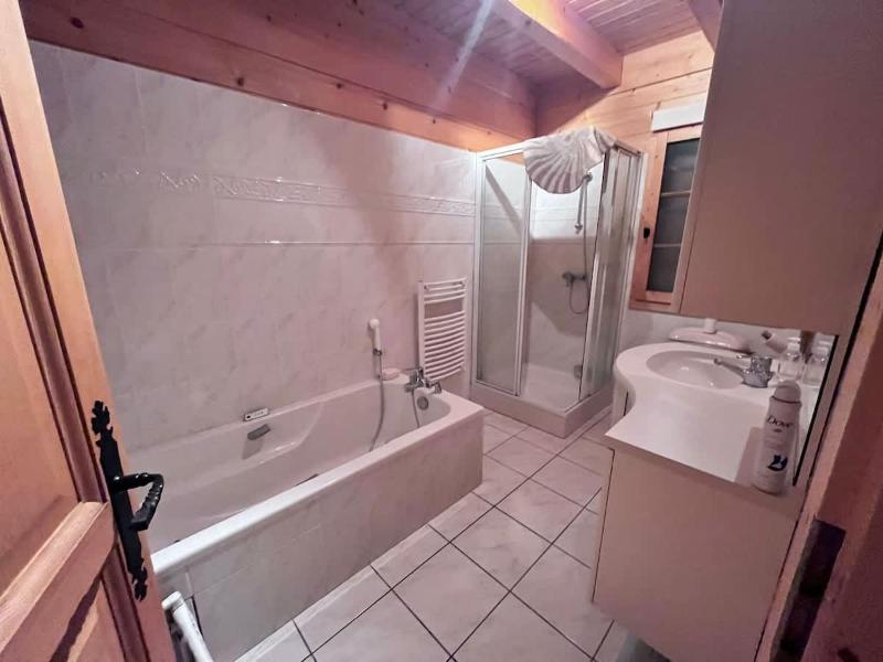 Mountain Chalet with Panoramic Views Sleeps 9 - image 15