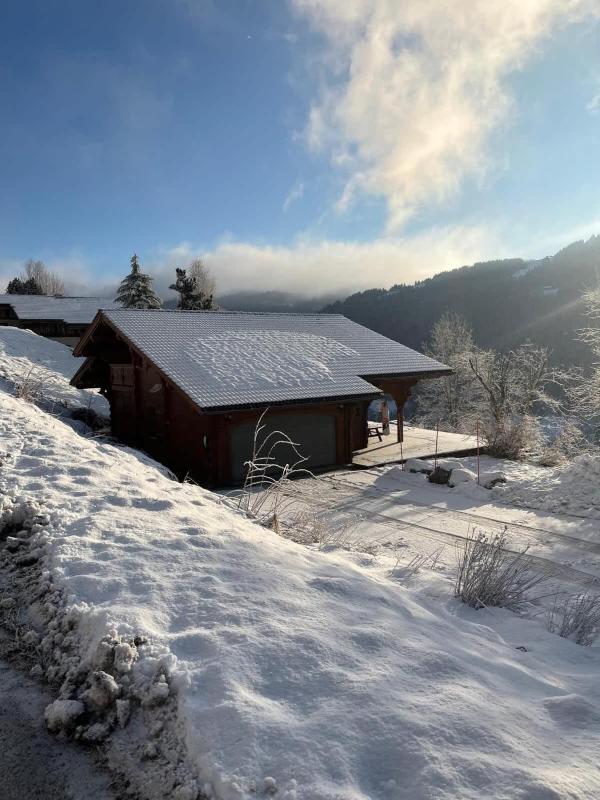 Mountain Chalet with Panoramic Views Sleeps 9 - image 2